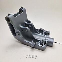 1992 Yamaha 40hp Outboard Motor Swivel Bracket Mid Section 6E9-43311-01-EK