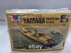 RARE Vintage Mitsuwa model Yamaha custom 17-SS No. 555 motorized Outboard UNUSED