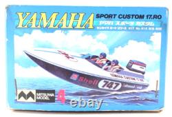 Vintage MITSUWA Yamaha Sport Custom 17. RO Model Kit with Outboard Motor 140A/B